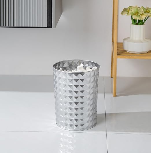Venalys Small Round Metal Trash Can Wastebasket, Decorative Diamond Pattern Garbage Can Waste Paper Bin, Modern Farmhouse Round Trash Bin for Bathroom, Bedroom, Kitchen and Office (Silver)