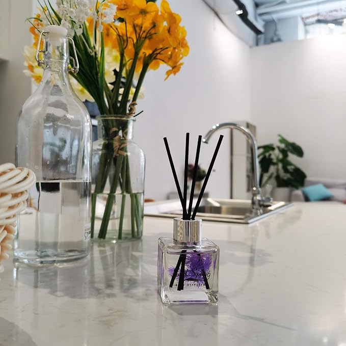 Reed Diffuser Set with Sticks Lavender Aromatherapy Oil Scent Diffuser for Home Office Bathroom Decoration Perfume and Gifts 50ml/1.7 oz