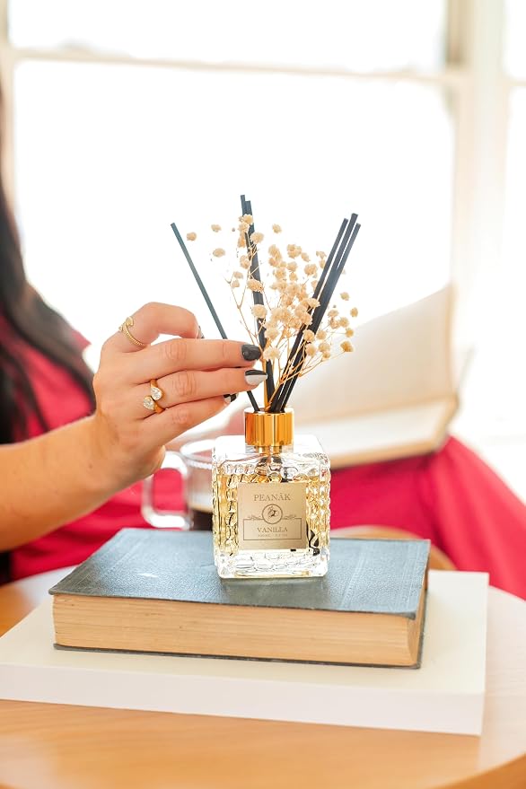 Reed Diffuser Set - Vanilla Coconut Oil, Oil Diffuser Sticks, Bathroom Diffuser, Bathroom Shelf Decor, 200ml with Preserved Flowers - PEANÄK