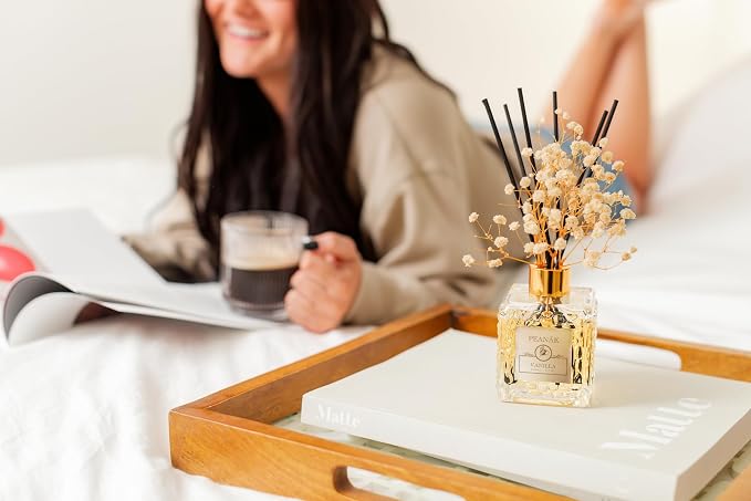 Reed Diffuser Set - Vanilla Coconut Oil, Oil Diffuser Sticks, Bathroom Diffuser, Bathroom Shelf Decor, 200ml with Preserved Flowers - PEANÄK