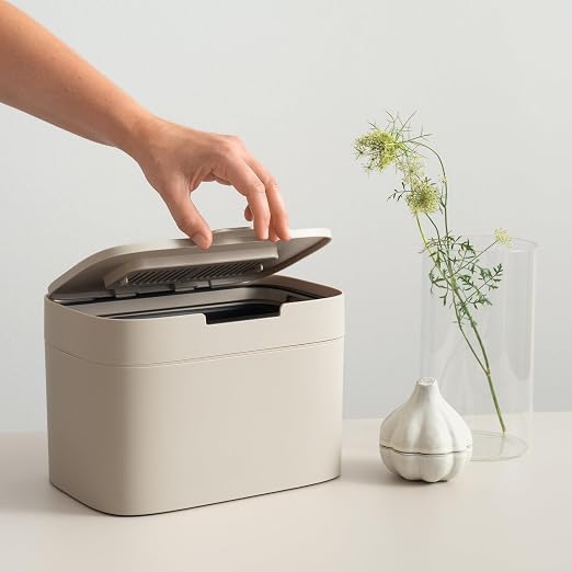 KAZAI. Compost Bin Kitchen 'Elin' | 1.2 GAL / 4.5L Countertop Compost Bin with Lid & Carbon Filter | Odor-Free, Dishwasher Safe, with Inner Bucket | Small Indoor Kitchen Composter | Taupe