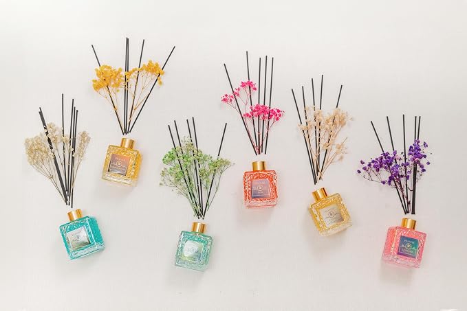 Reed Diffuser Set - Eucalyptus Mint Oil, Oil Diffuser Sticks, Bathroom Diffuser, Bathroom Decor, 200ml with Preserved Flowers - PEANÄK